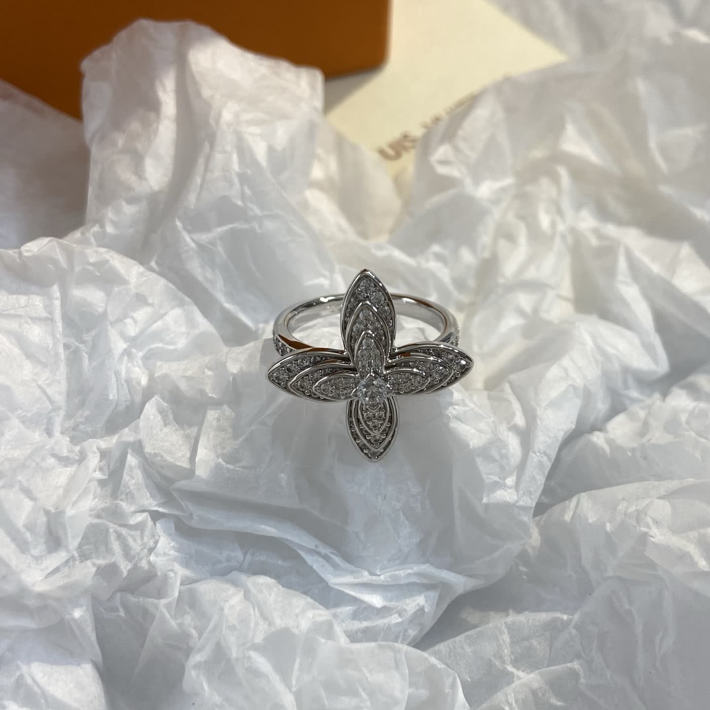 Louis Vuitton Flower Ring-LJ1285